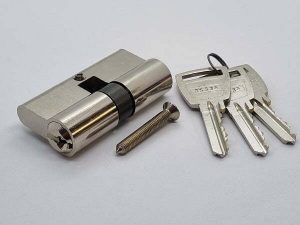 Alternative view of Lorenco Cylinder Lock with 3 keys